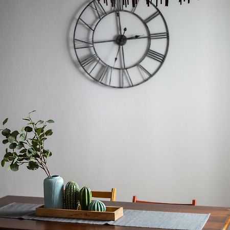 Serva La Bari Shared Apartment เซบีญา ภายนอก รูปภาพ