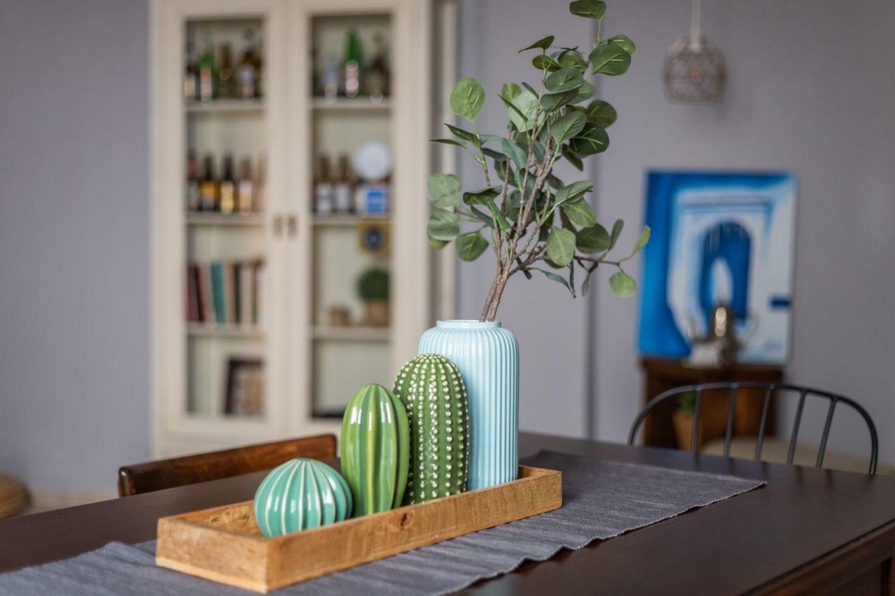 Serva La Bari Shared Apartment เซบีญา ภายนอก รูปภาพ