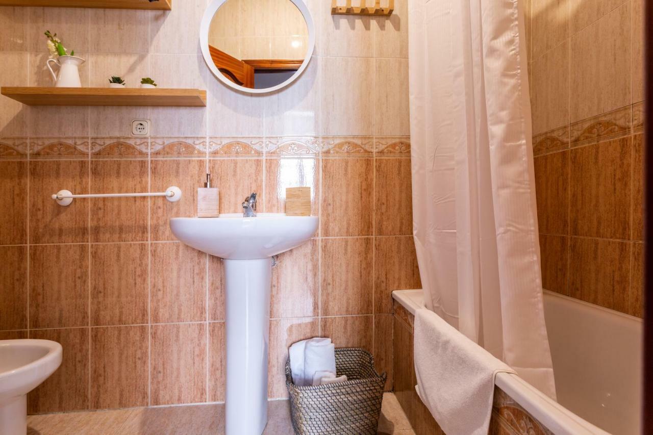 Serva La Bari Shared Apartment เซบีญา ภายนอก รูปภาพ