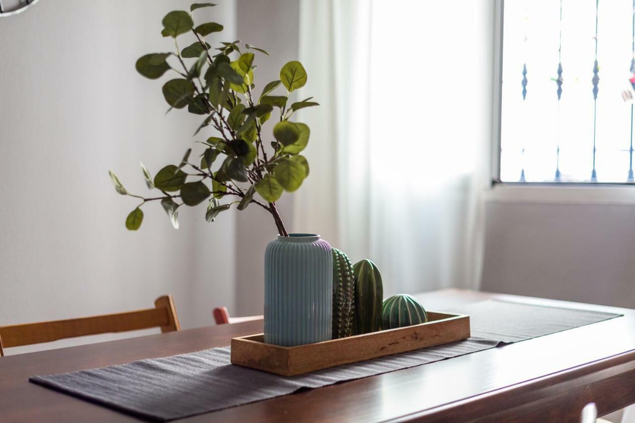 Serva La Bari Shared Apartment เซบีญา ภายนอก รูปภาพ