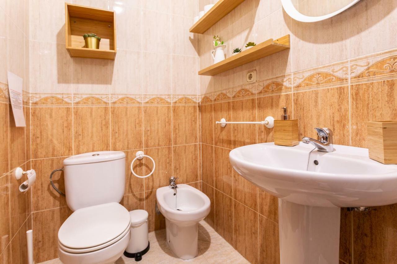 Serva La Bari Shared Apartment เซบีญา ภายนอก รูปภาพ