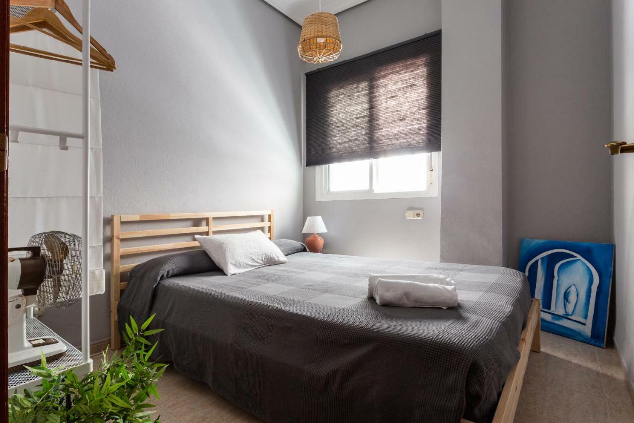 Serva La Bari Shared Apartment เซบีญา ภายนอก รูปภาพ