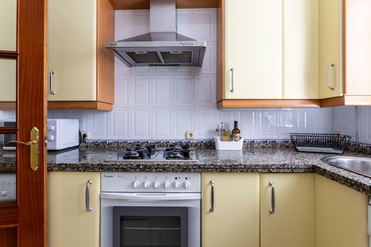 Serva La Bari Shared Apartment เซบีญา ภายนอก รูปภาพ